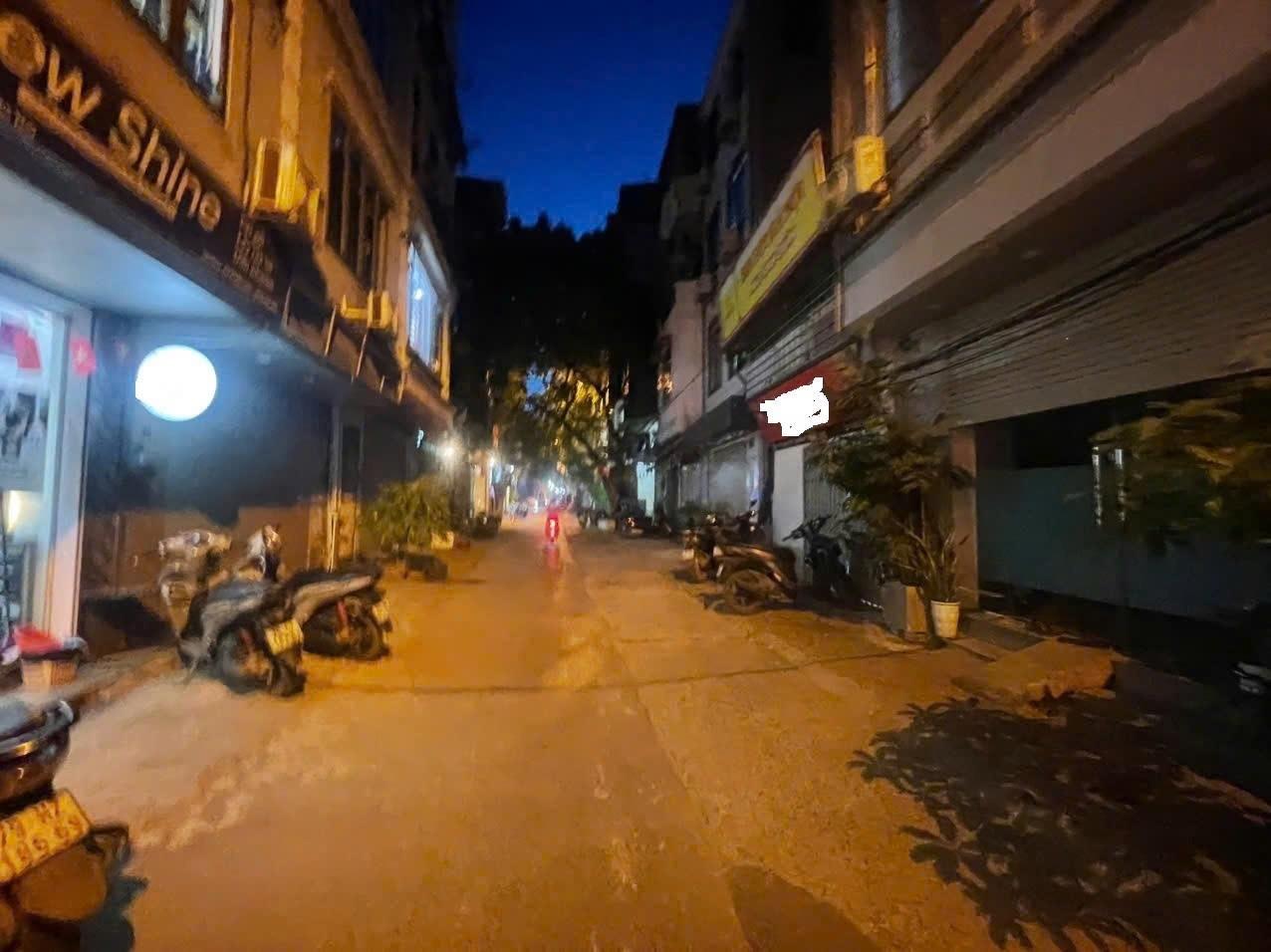 Cho thuê nhà sổ hồng riêng tại Đường Nguyễn Chính - Tân Mai - Hoàng Mai, 45 m2, giá 15 triệu/tháng