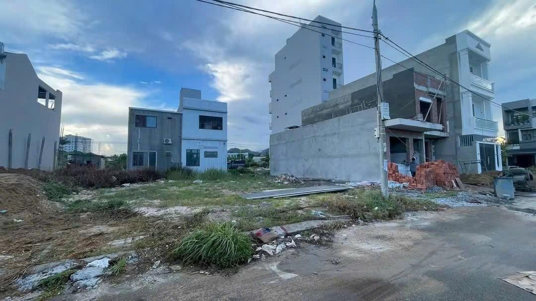 Cần bán gấp bán nhanh nền đất 80 m2, hướng Đông-Bắc tại Liên Chiểu - Đà Nẵng, giá 4,99 tỷ