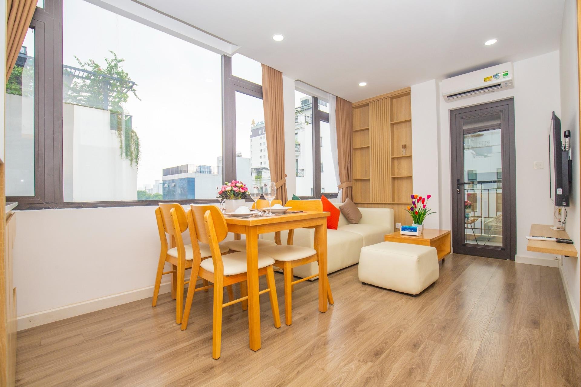Cho thuê căn hộ dịch vụ 81 Linh Lang, nội thất mới, view siêu đẹp