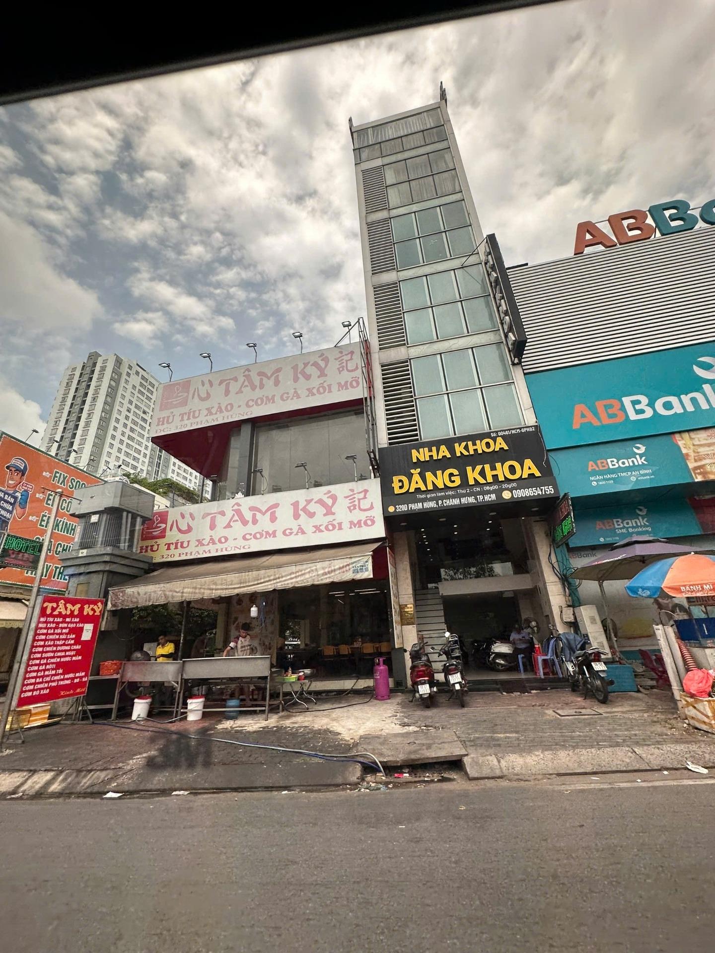 Bán nhà mặt phố đẹp 88 m2 tại Đường Phạm Hùng - 10 - Quận 8 - TP Hồ Chí Minh, giá 16,6 tỷ