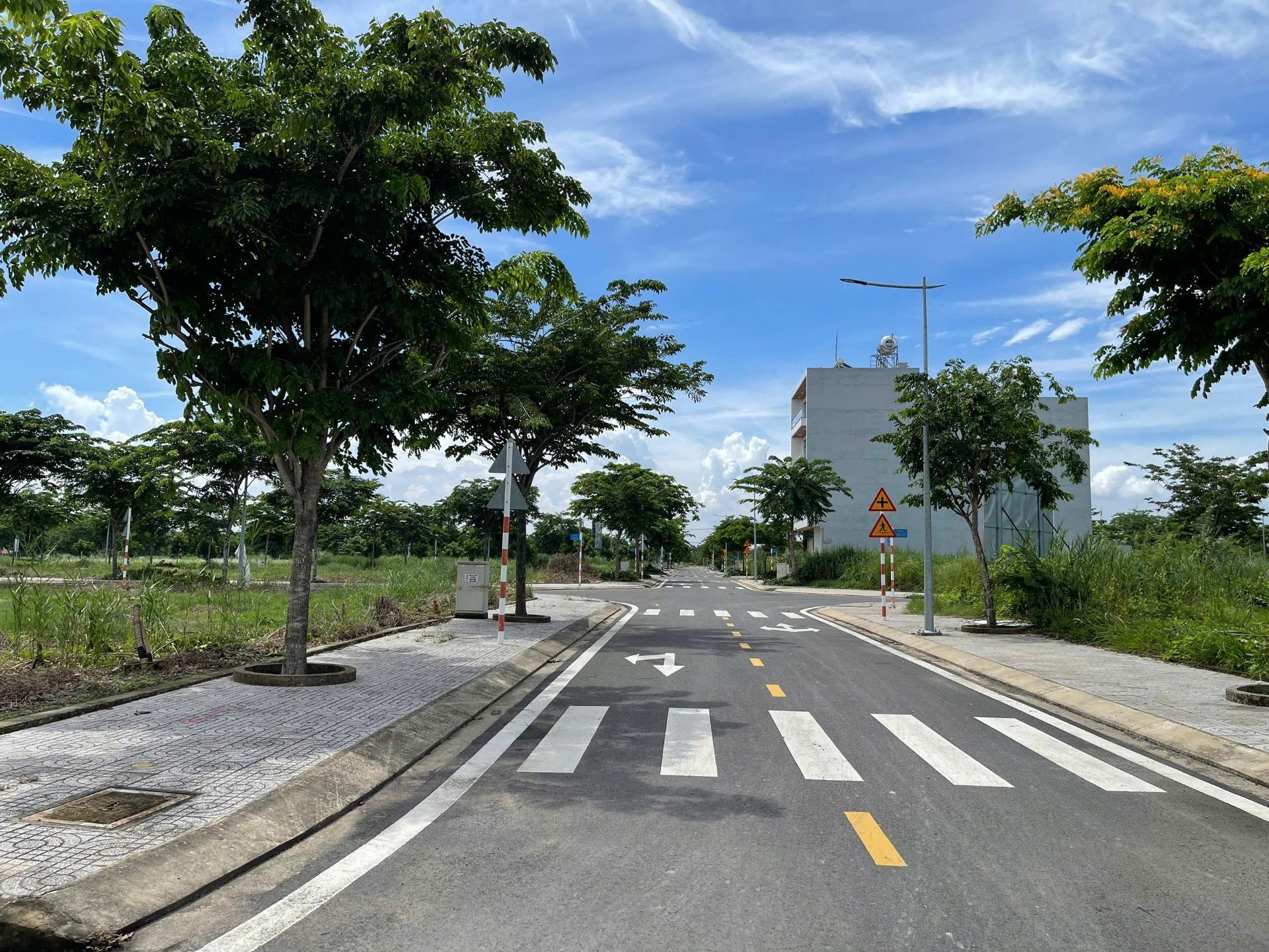 Cần bán đất dự án 100 m2, hướng Nam tại Đường 10 - Đức Hoà Đông - Đức Hòa - Long An, giá 2,8 tỷ