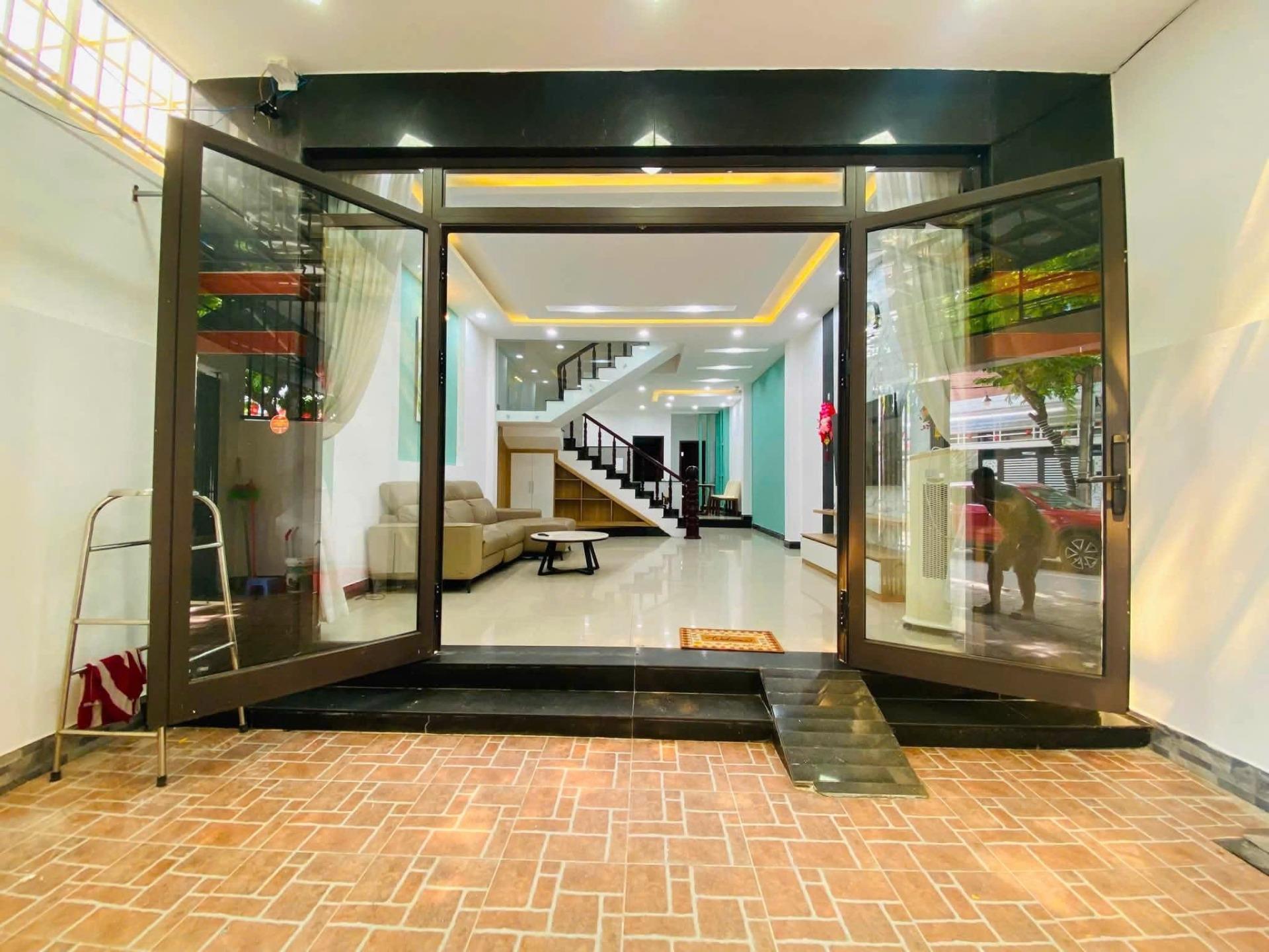 Cần bán gấp nhà đẹp 97 m2, hướng Tây-Nam tại Đường Nguyễn Khang - Hòa Khê - Thanh Khê, giá 7,57 tỷ