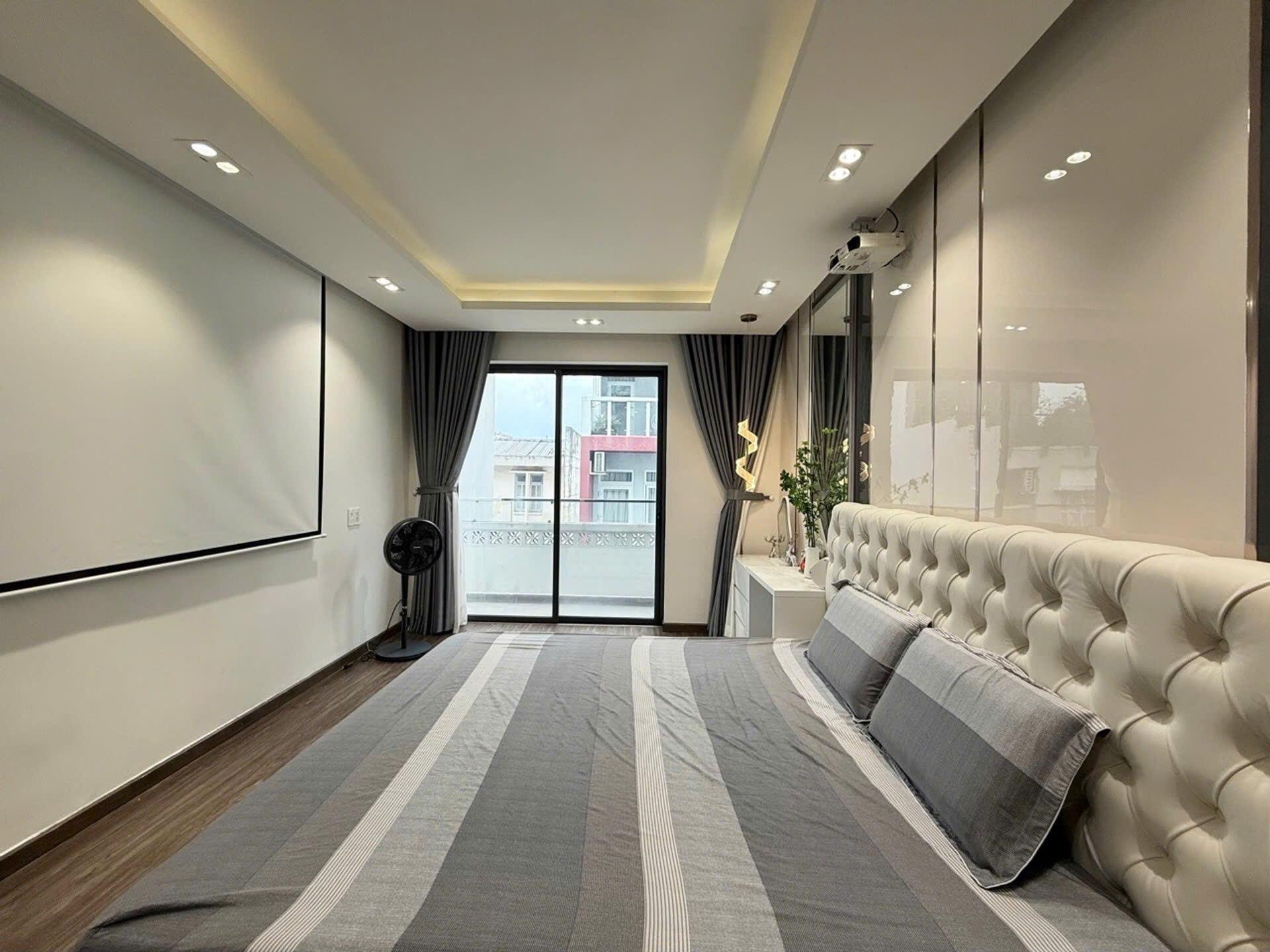 Cần bán ngay căn nhà mặt phố 50 m2 tại Đường Thanh Niên - Xuân Thới Sơn - Hóc Môn, giá 5,49 tỷ