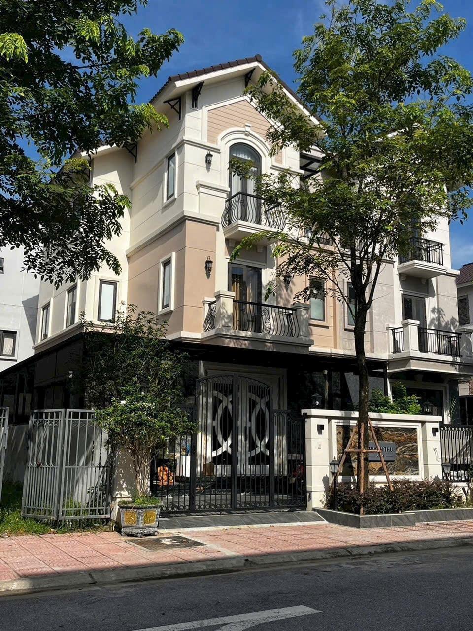 Cần bán nhanh nhà biệt thự 135 m2, giá 9,5 tỷ tại Đường Hữu Nghị - Phù Chẩn - Từ Sơn - Bắc Ninh