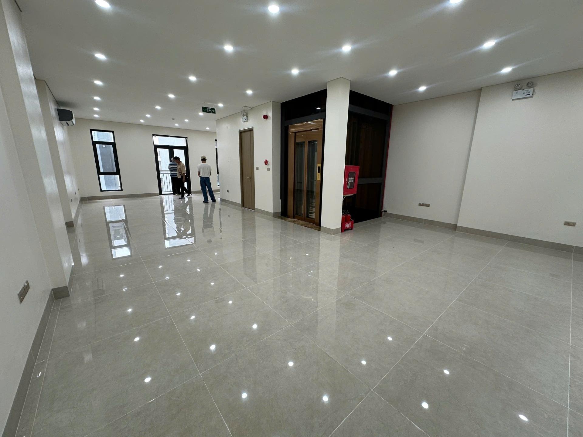 Cho thuê văn phòng Him Lam Vạn Phúc, 98 m2/tầng, sàn thông đẹp