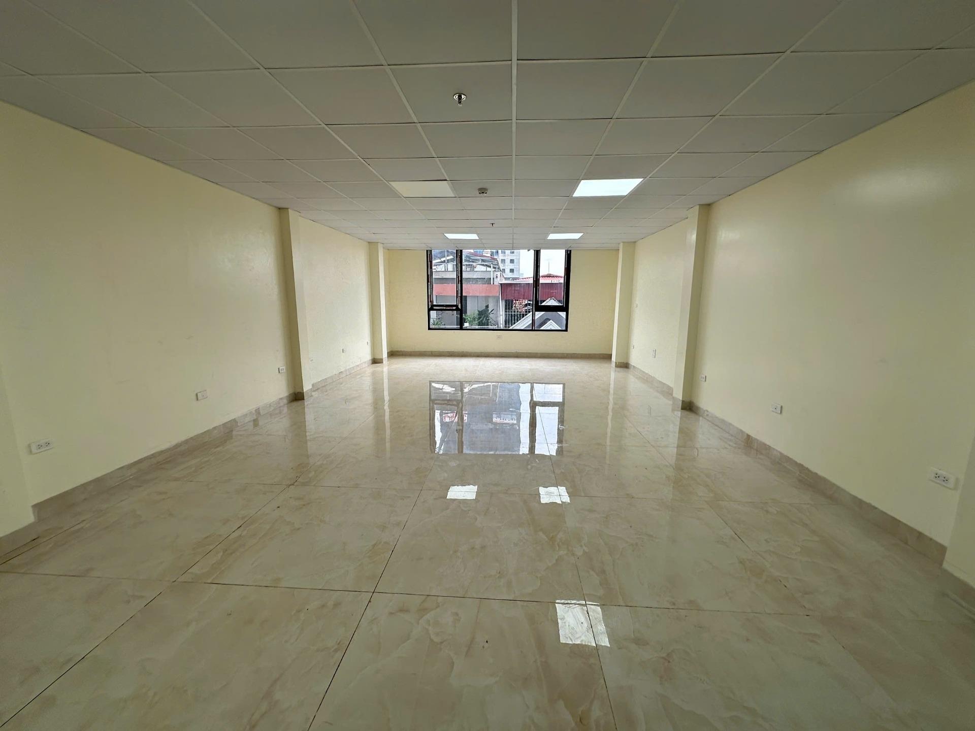 Cho thuê văn phòng Ngõ 140 Nguyễn Xiển, 120 m2/tầng gồm 2 phòng làm việc, nhà 2 mặt tiền, 