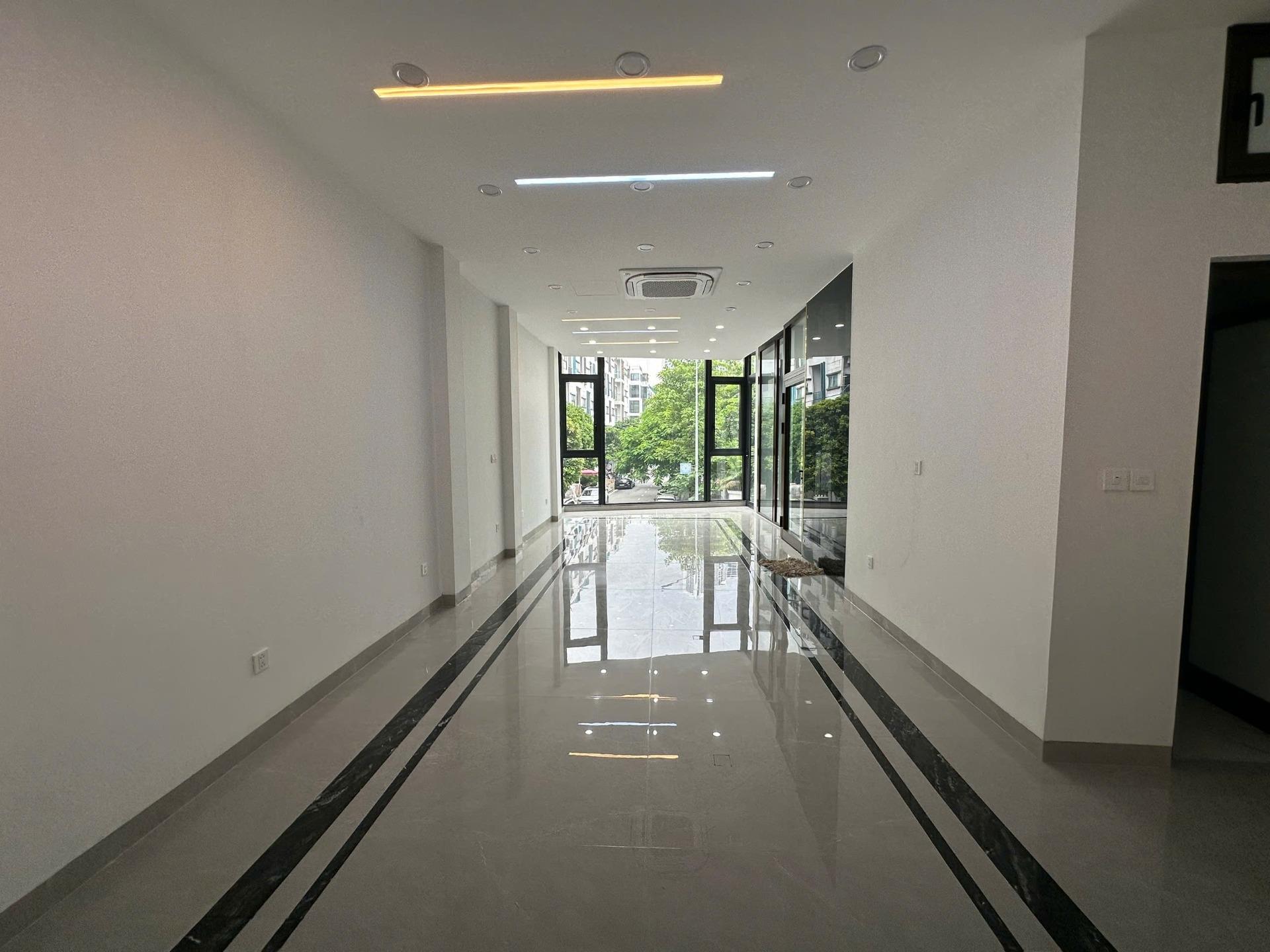 Cho thuê văn phòng tại Galaxy Tố Hữu, diện tích 68 m2, sàn thông, view thoáng đẹp như ảnh