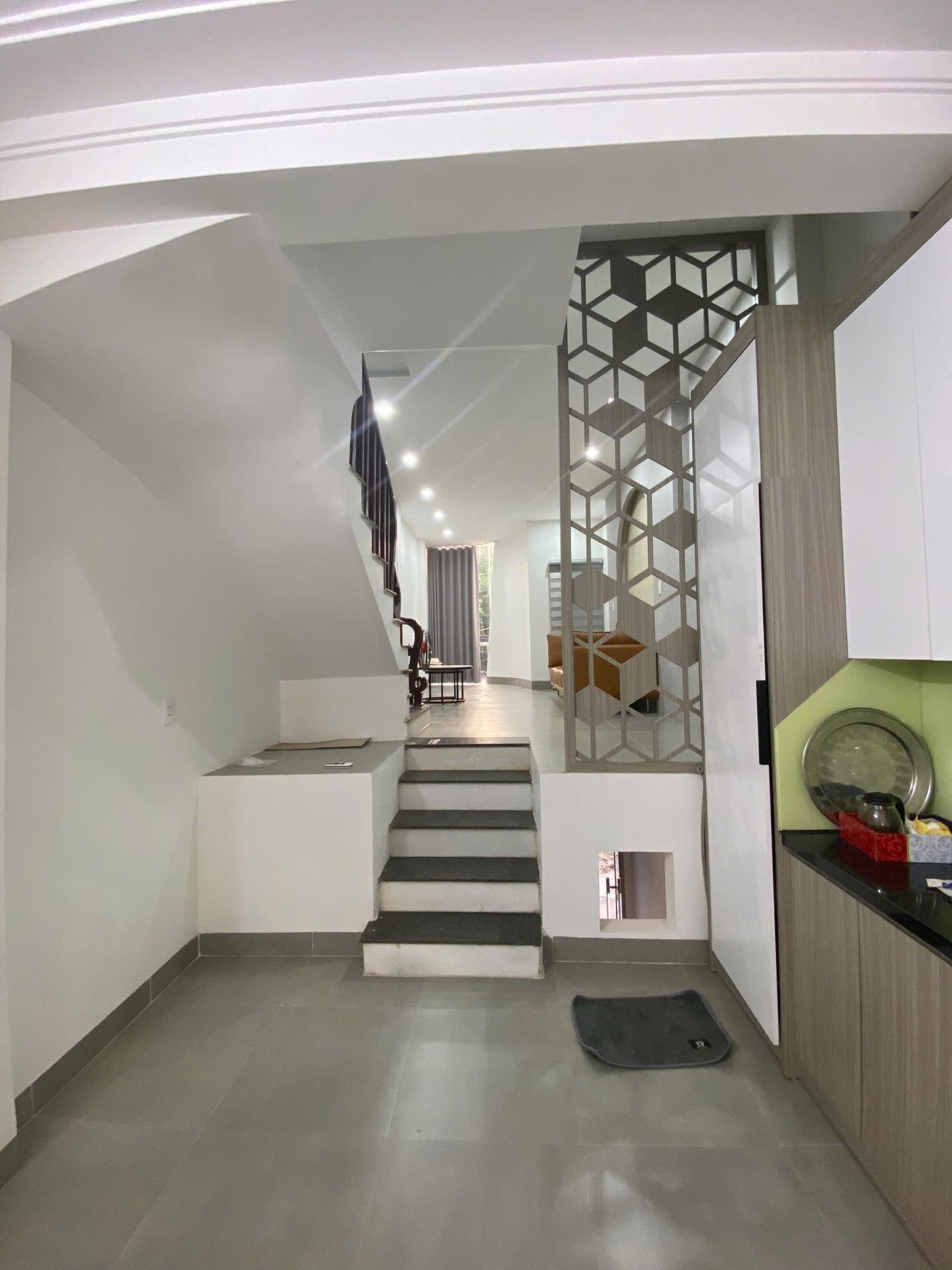 Cho thuê gấp nhà phố tại Đường Đền Lừ - Tương Mai - Hoàng Mai - Hà Nội, 45 m2, giá 17 triệu/tháng