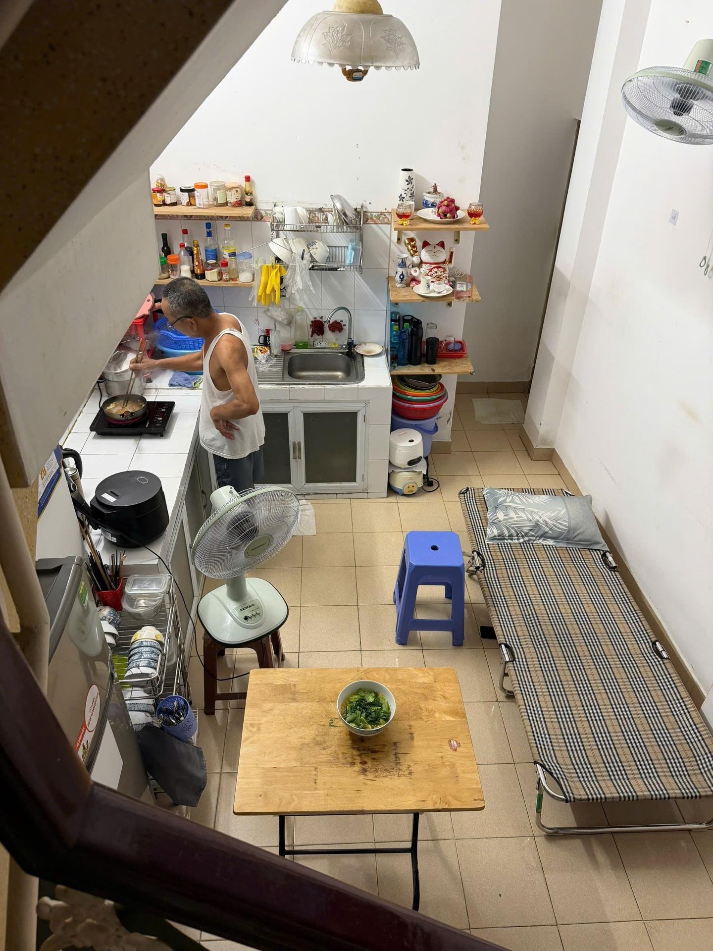 Chuyển nhượng nhà sổ riêng 35 m2, hướng Đông-Bắc tại Đường Nguyễn Trọng Tuyển - Phú Nhuận, giá rẻ