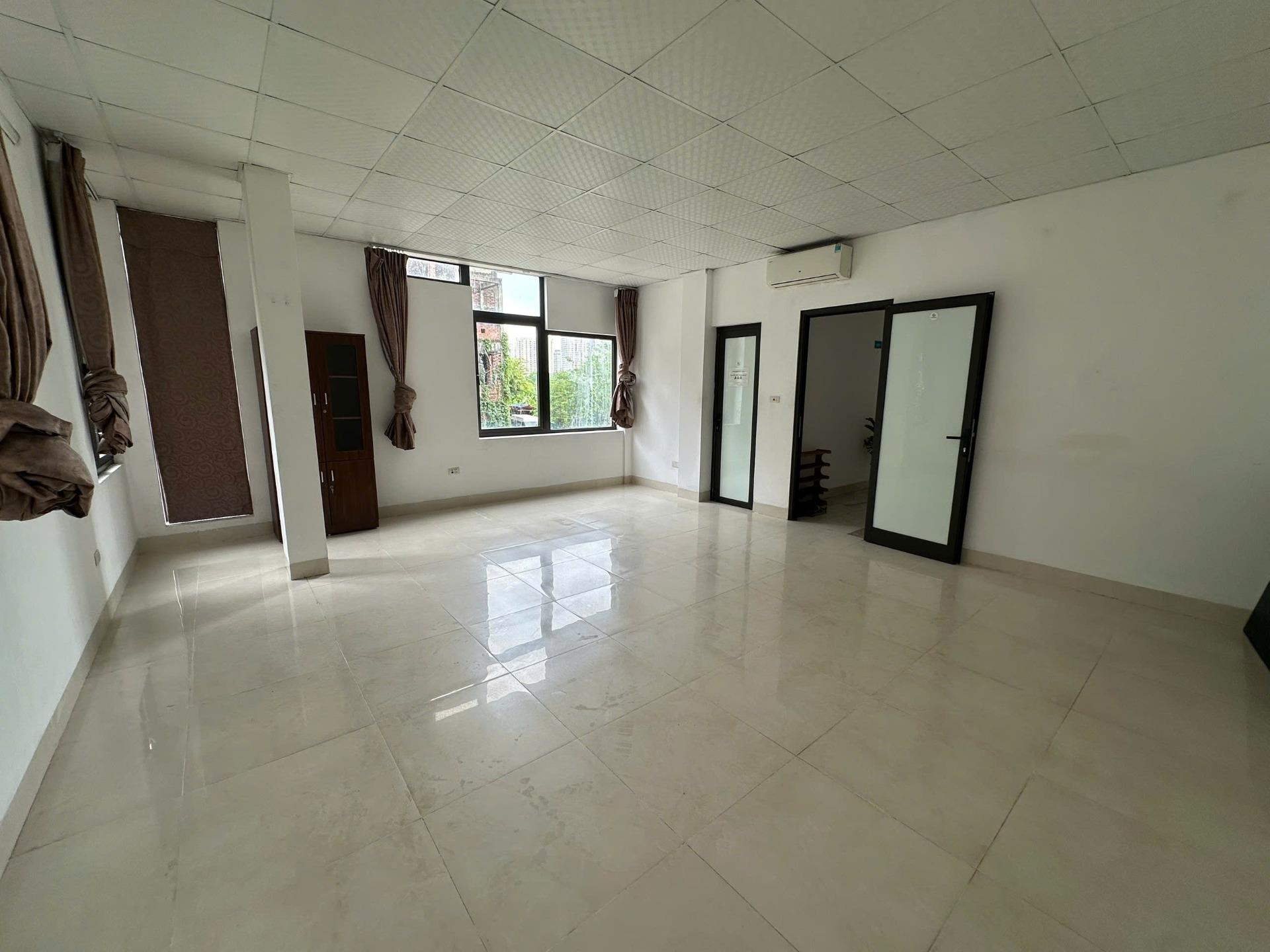 Cho thuê văn phòng Vạn Phúc- Tố Hữu, 85 m2 gồm 2 phòng làm việc giá rẻ chỉ 8 tr/thang