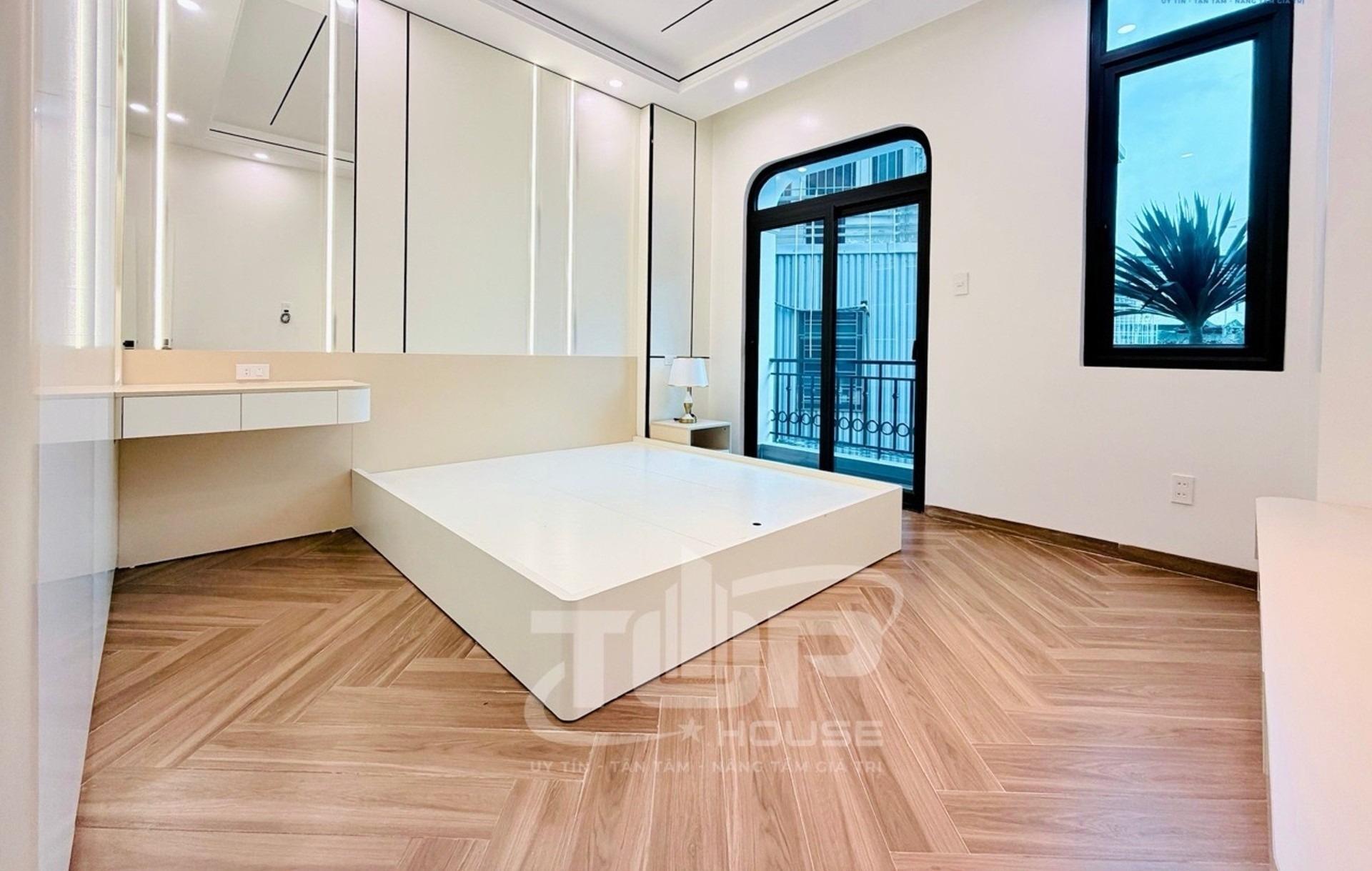 Cần bán gấp căn nhà đẹp 55 m2 tại Đường Hồ Sen - Dư Hàng - Lê Chân - Hải Phòng, giá 6,5 tỷ