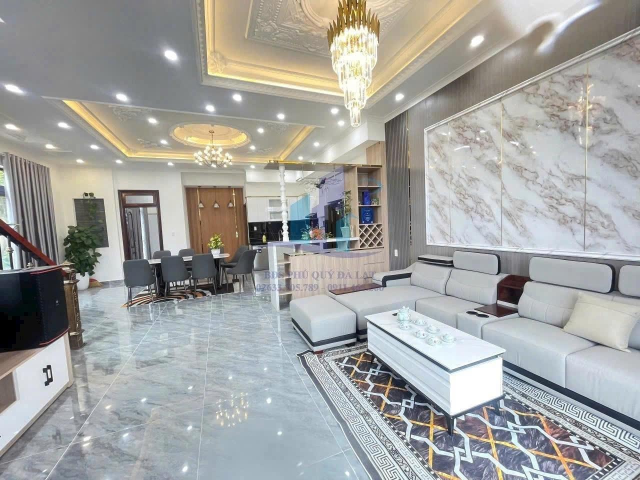 Cần bán gấp bán nhanh nhà đẹp 272 m2, hướng Tây-Bắc tại Đường Trịnh Hoài Đức - Đà Lạt, giá 13,5 tỷ