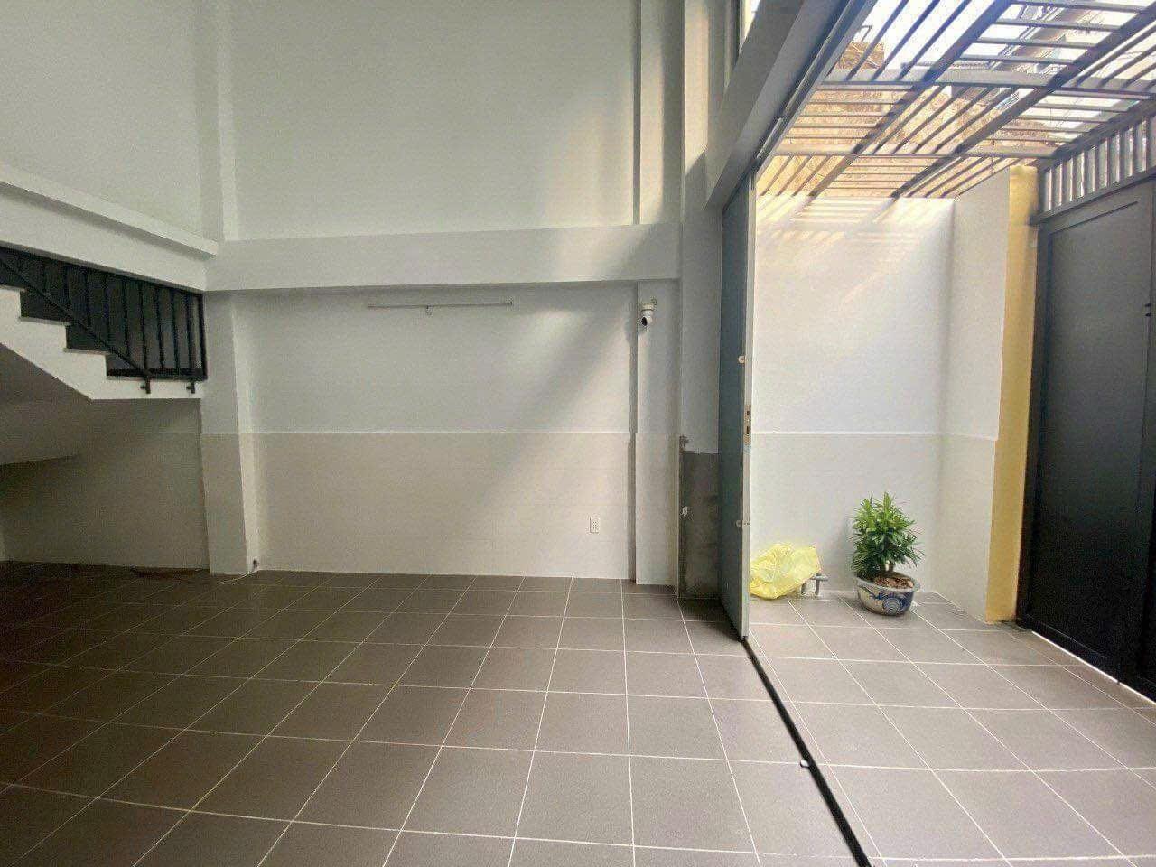 Thuê ngay nhà trọ phòng trọ 15 m2 tại Đường D3 - 25 - Bình Thạnh, giá 4,2 triệu/tháng