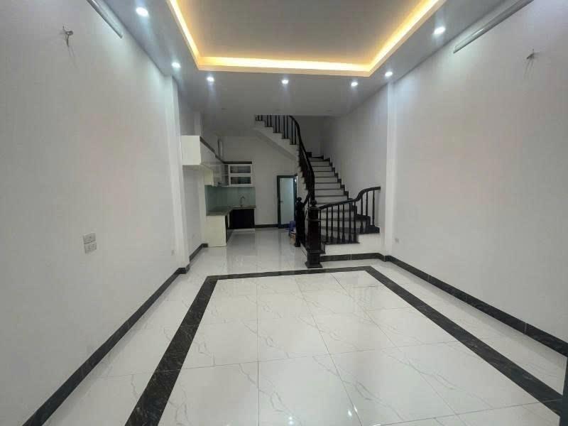 Cho thuê nhà sổ riêng tại Đường Đông Thiên - Lĩnh Nam - Hoàng Mai, 40 m2, giá 12 triệu/tháng