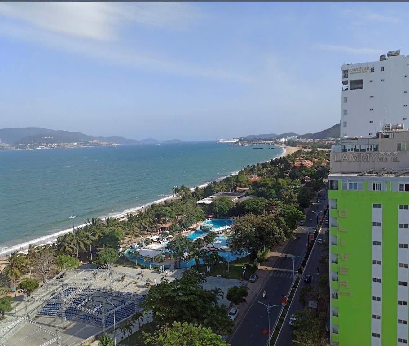 Giảm giá sâu. Bán khách sạn 15 tầng mặt tiền đường Trần Phú, Nha Trang