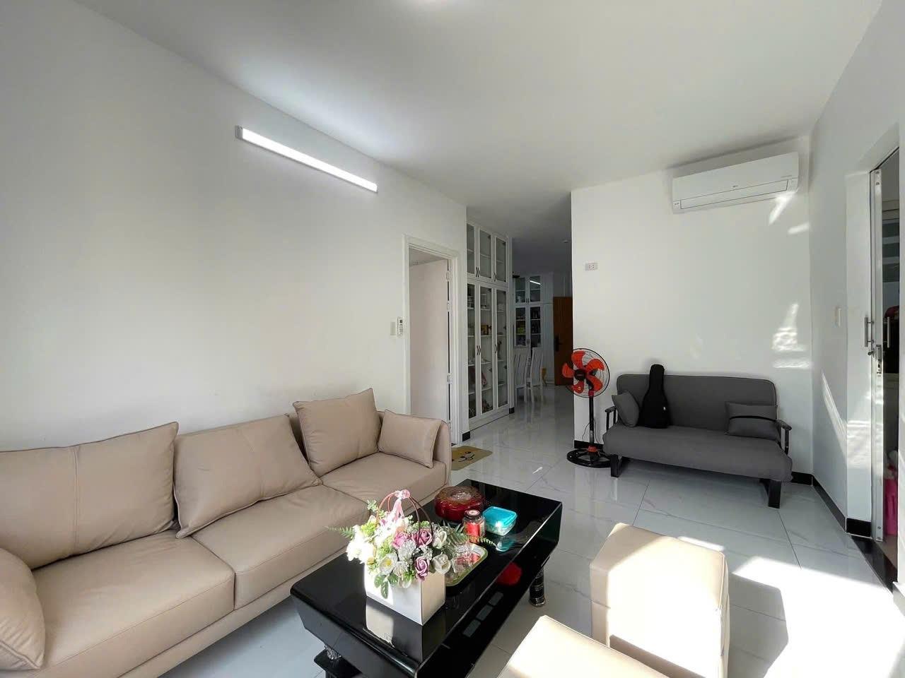 Cần cho thuê nhà chung cư 60 m2 tại Đường Phạm Văn Hai - Tân Bình, giá 13,5 triệu/tháng