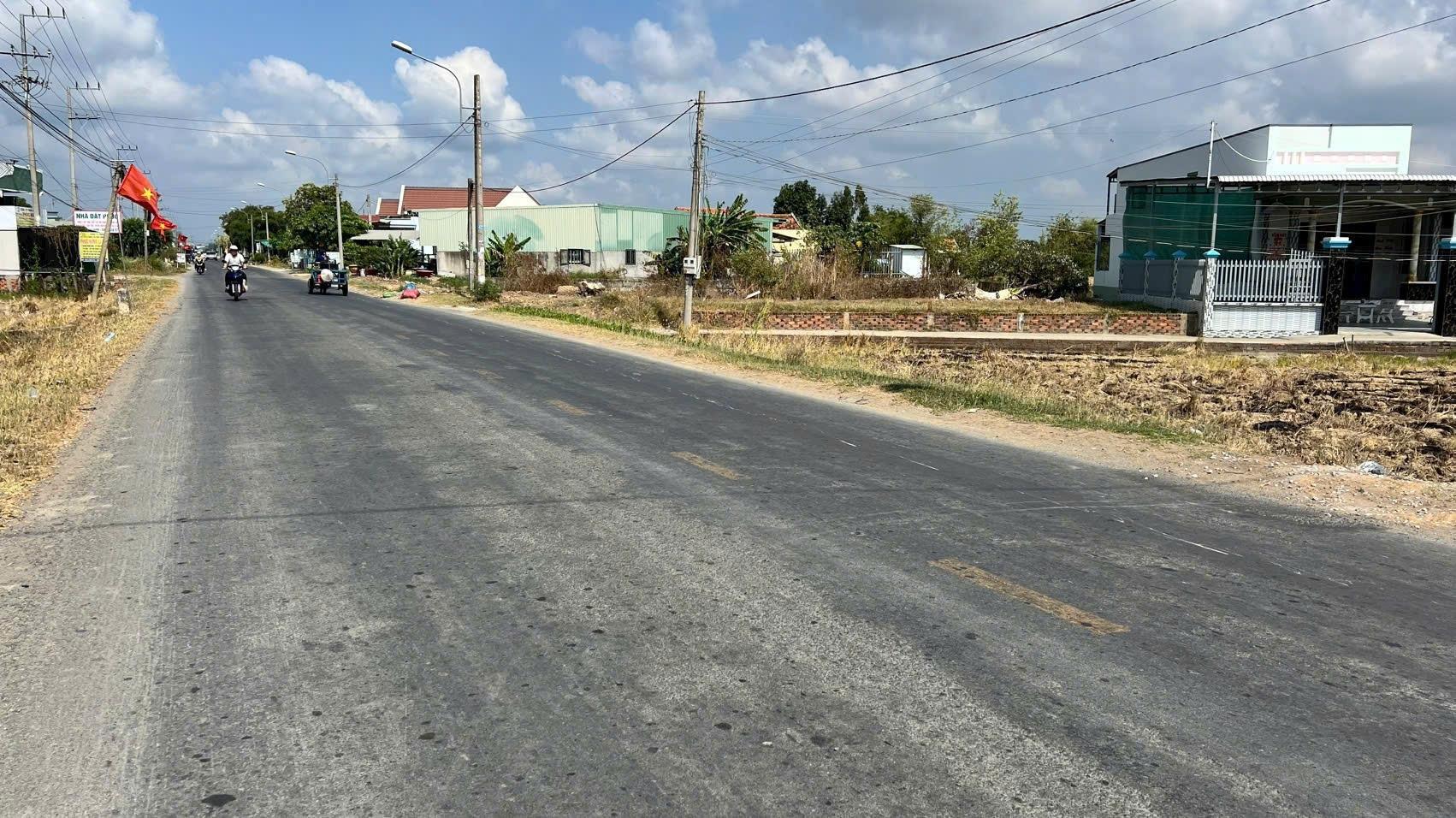 Bán căn nhà mặt phố 237 m2 tại Xã Tân Lân - Cần Đước - Long An, giá 2,35 tỷ