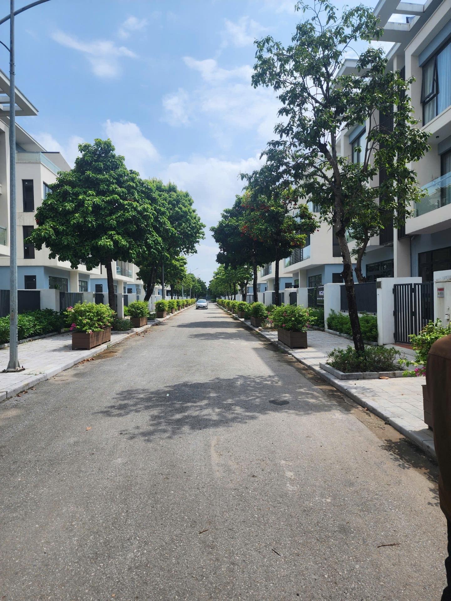 Thuê ngay nhà lk 180 m2 tại Đường Tố Hữu - La Khê - Hà Đông - Hà Nội, giá 32 triệu/tháng