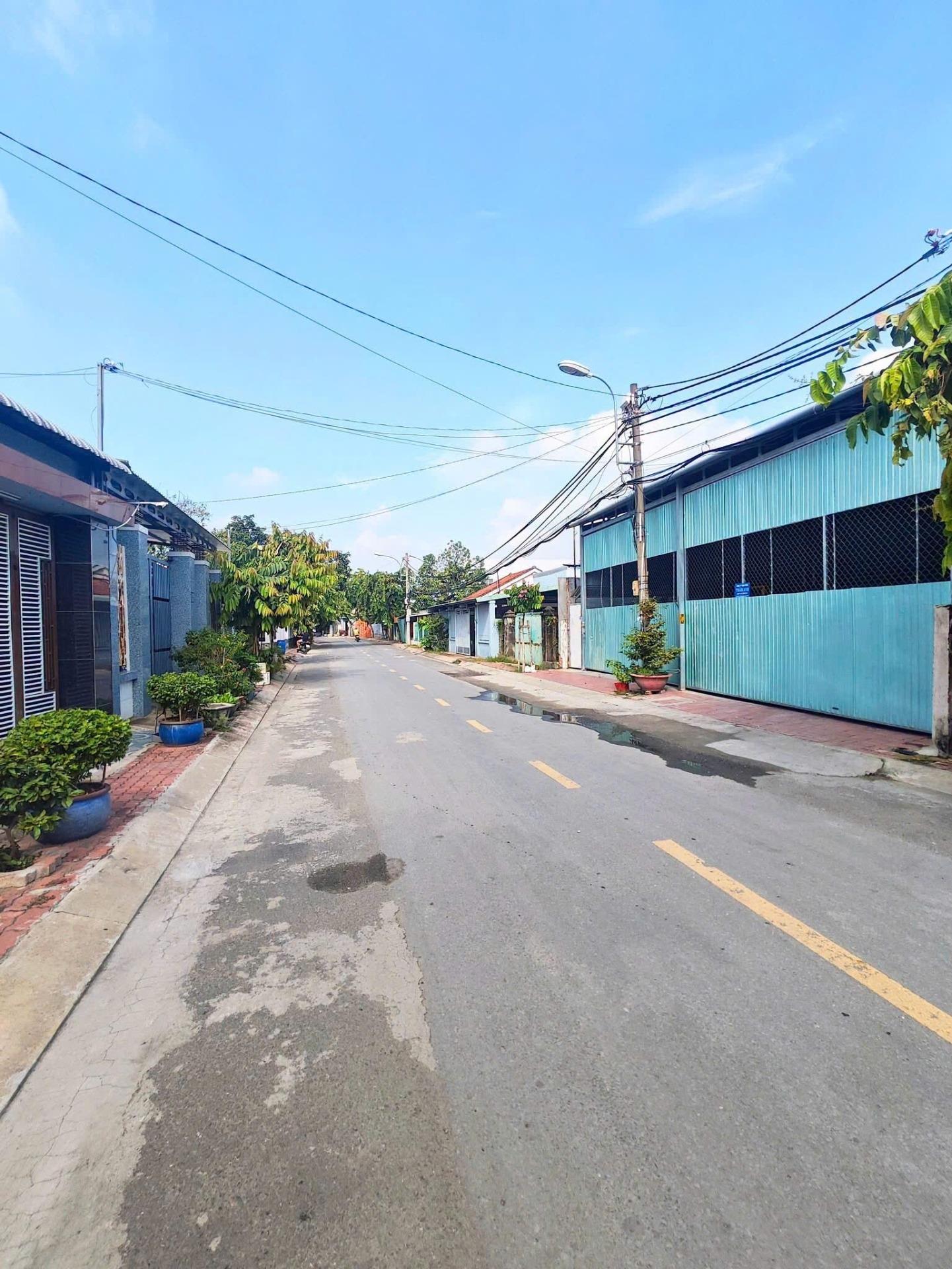 Bán nhanh nhà mặt phố 410 m2 tại Xã Tân Thới Nhì - Hóc Môn - TP Hồ Chí Minh, giá 17,5 tỷ