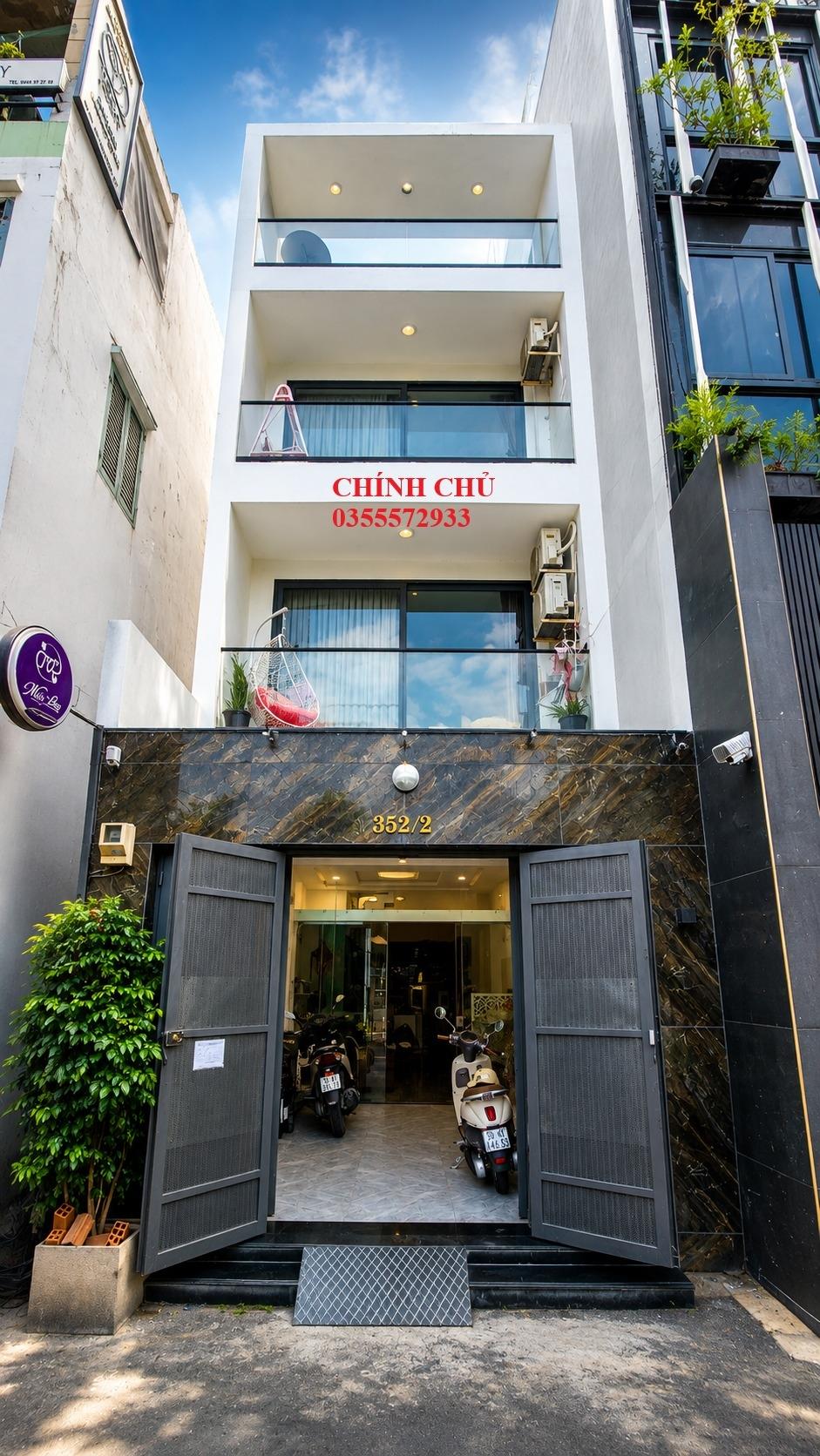 Cần bán nhanh nhà mặt phố đẹp 110 m2, hướng Nam tại Đường Trường Sa - 2 - Phú Nhuận, giá 29,5 tỷ