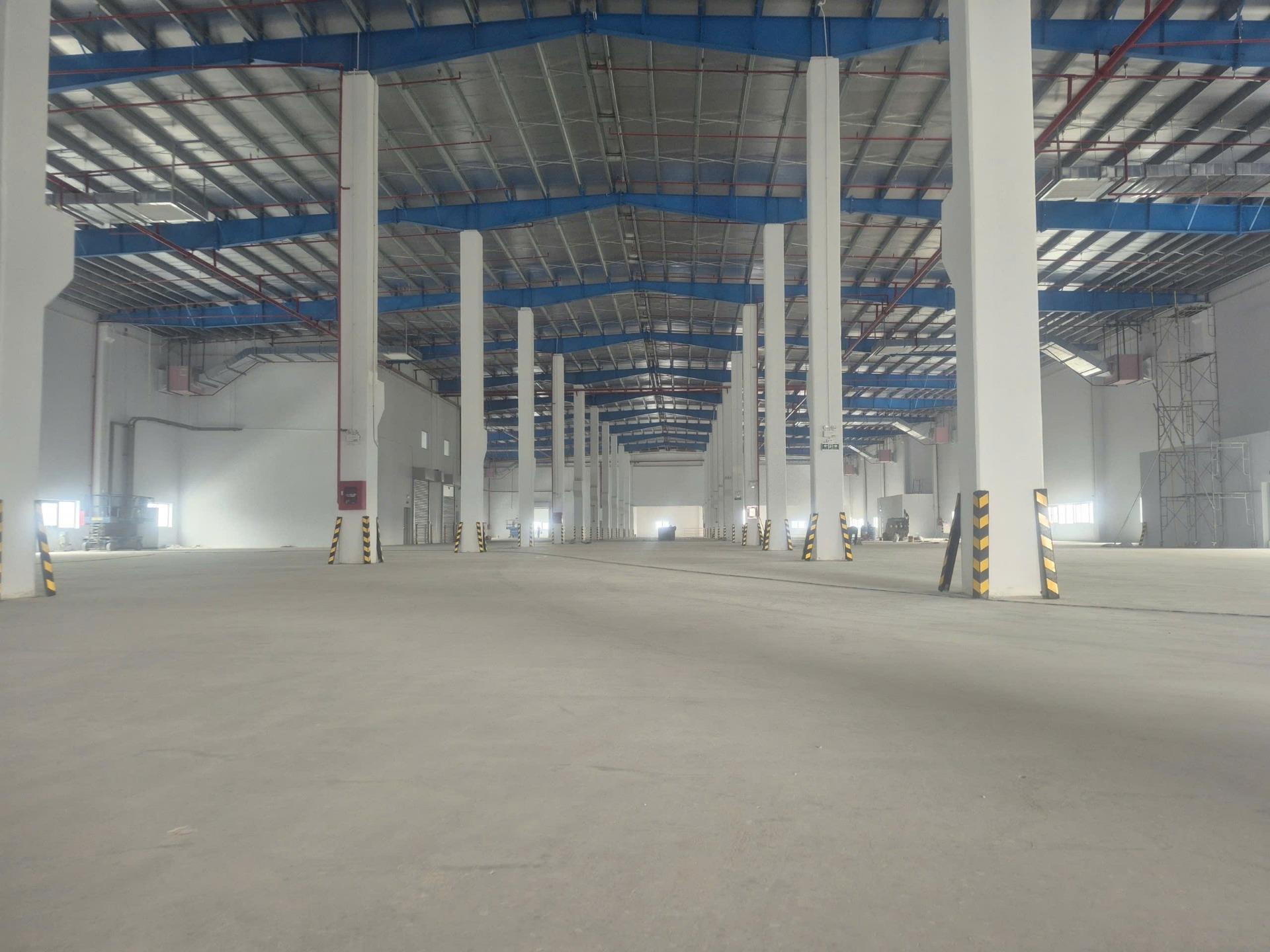 Cho thuê kho xưởng mới xây 2340 m2 tại KCN Quang Minh. Pccc tự động