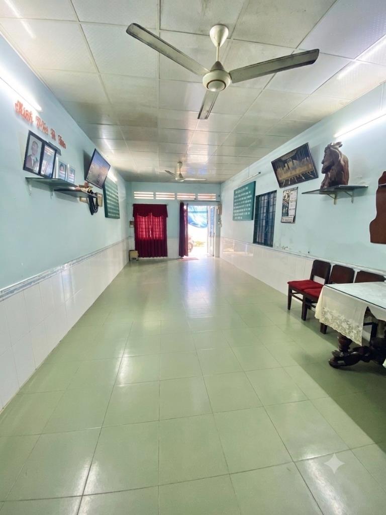 Chuyển nhượng căn nhà đẹp 2 tầng, 100 m2, mặt tiền 5m tại Đường Nguyễn Văn Quá, giá 4,99 tỷ