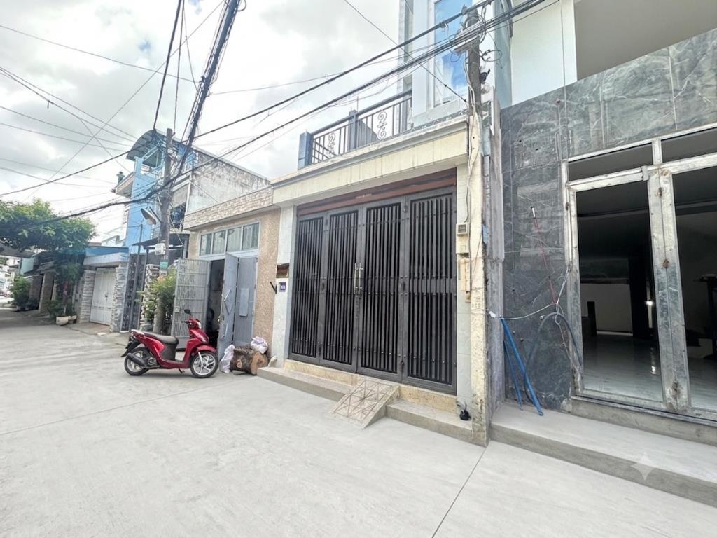 Cần bán gấp bán nhanh căn nhà riêng 3 tầng, 90 m2, mặt tiền 4m , giá 5,9 tỷ