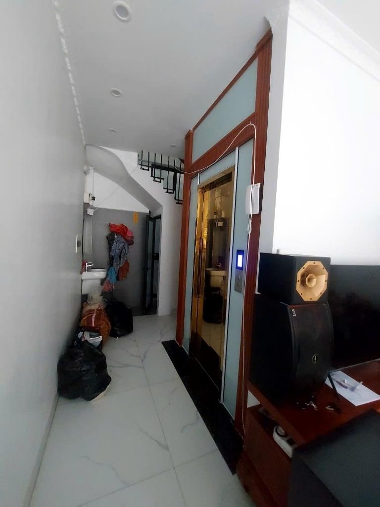 Bán nhanh căn nhà 6 tầng, 40 m2, mặt tiền 4m, hướng Nam tại Đường Nam Dư - Hoàng Mai, giá 6 tỷ