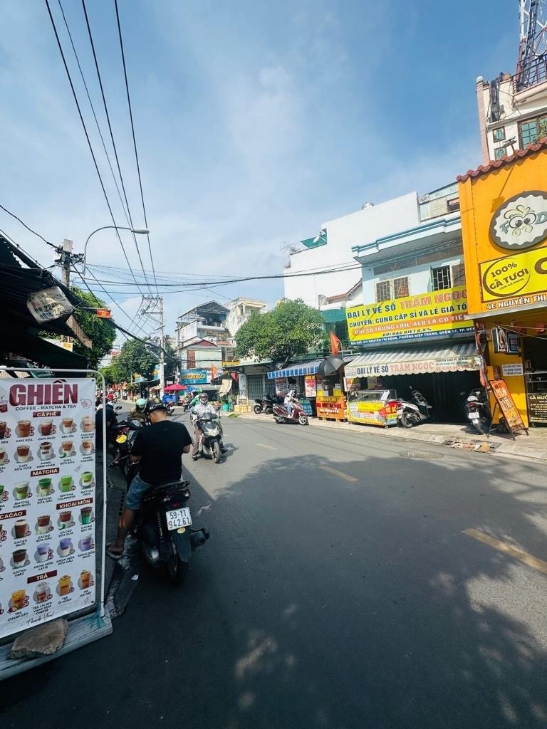 Cần bán ngay căn nhà mặt phố 4 tầng, 120 m2, mặt tiền 5m tại Đường Nguyễn Thị Đặng, giá 11 tỷ