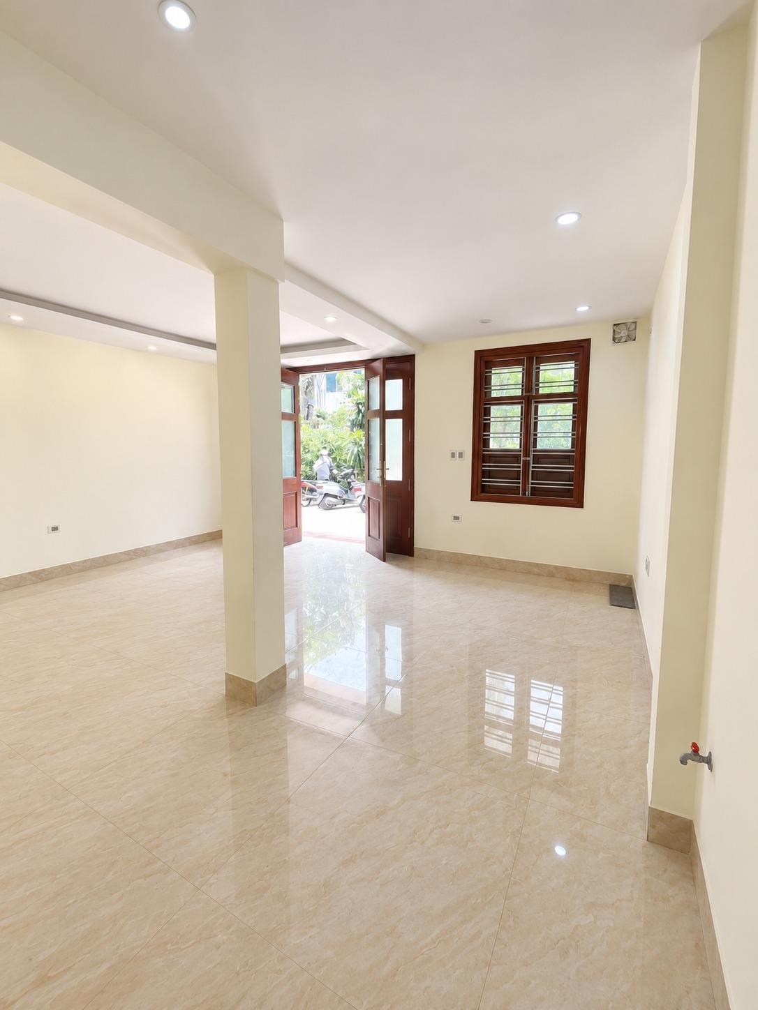 Cần cho thuê gấp nhà tại Đường Hoàng Quốc Việt - Nghĩa Đô - Cầu Giấy, 45 m2, giá 8 tr/tháng