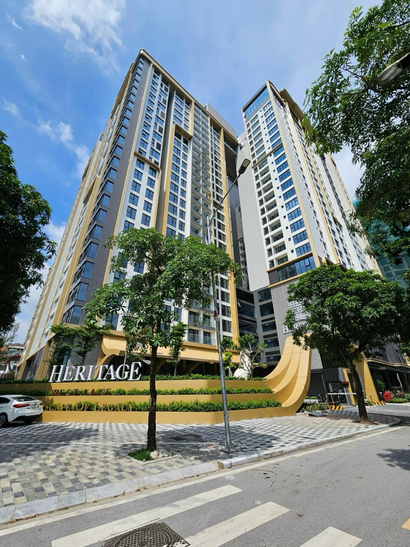 Chuyển nhượng căn chung cư 145 m2, giá 31 tỷ tại Đường Lạc Long Quân - Tây Hồ - Hà Nội