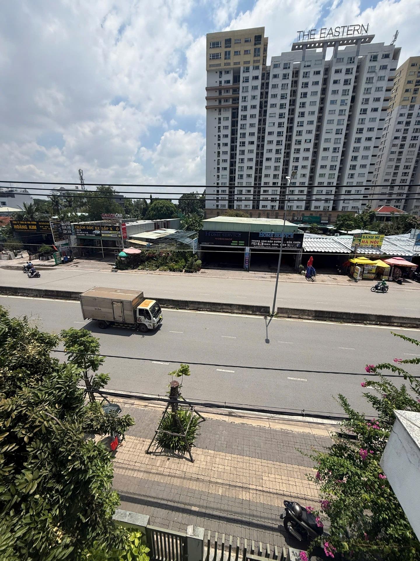 Sở hữu ngay nhà mặt phố đẹp 176 m2, hướng Đông-Nam tại Đường Liên Phường - Quận 9, giá 46 tỷ