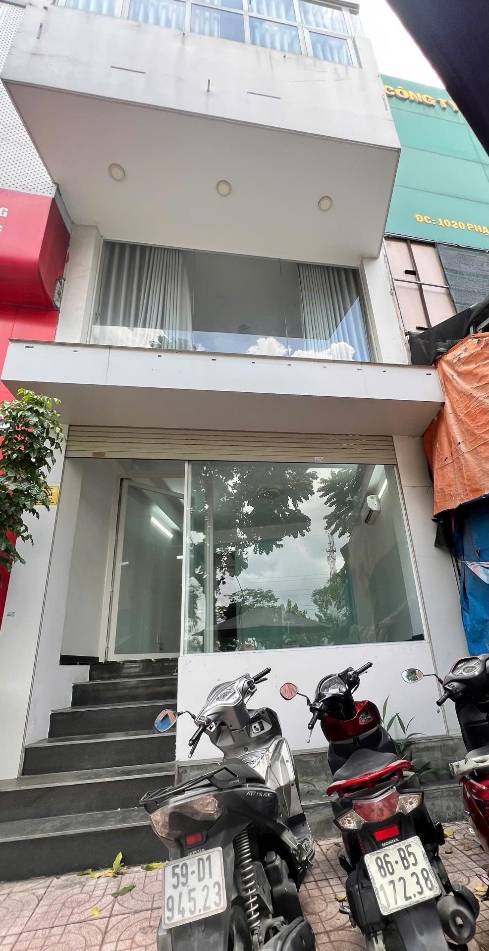 Cho thuê gấp nhà riêng sổ đỏ tại Đường Phạm Văn Đồng - Thủ Đức, 180 m2, giá 25 tr/tháng