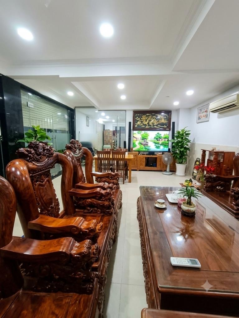 Chuyển nhượng nhà mặt phố đẹp 4 tầng, 100 m2, mặt tiền 5m tại Đường Song Hành - Quận 12, giá 7 tỷ