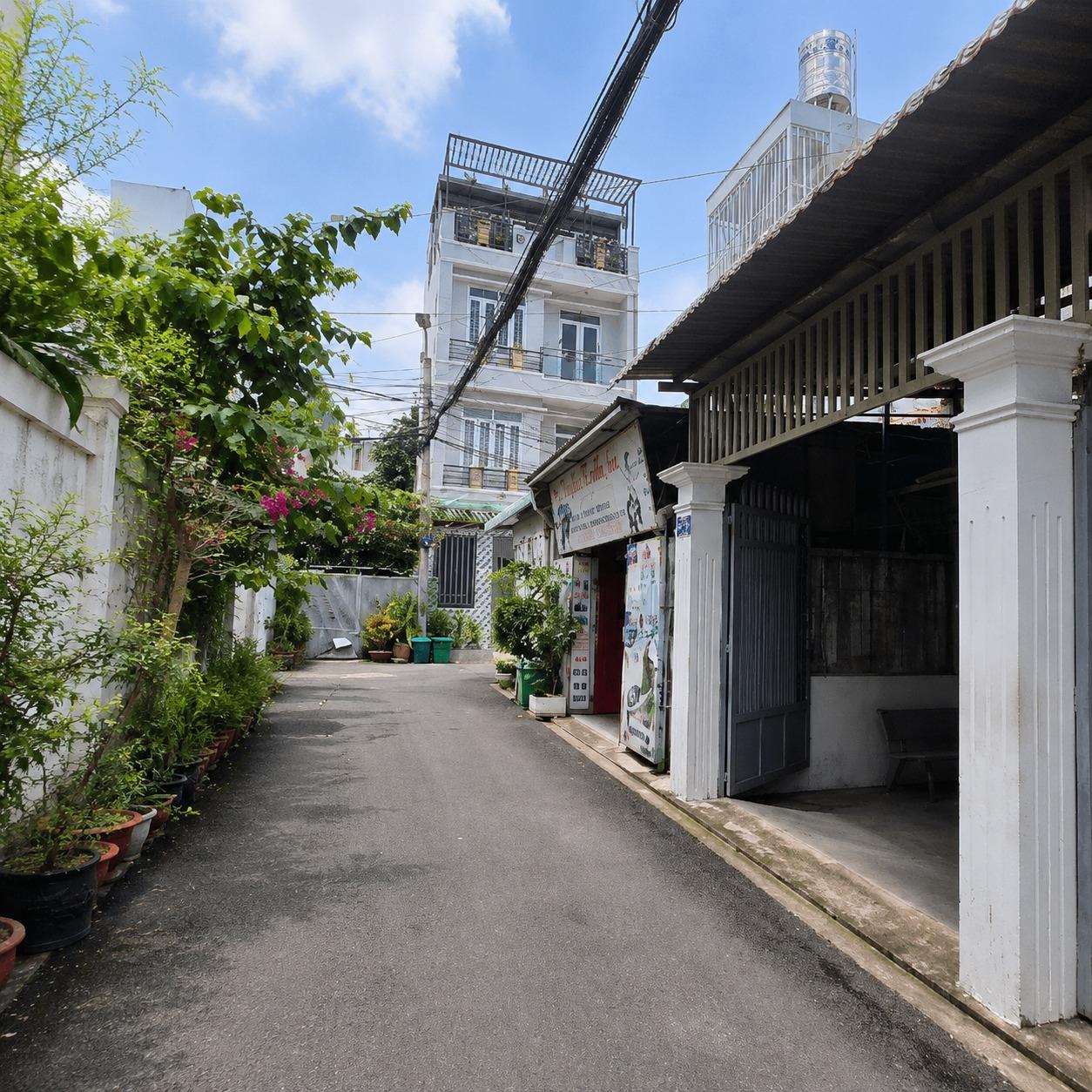 Cần bán gấp nhà phố 92 m2, hướng Đông tại Đường Thới An 12 - Thới An - Quận 12, giá 5,1 tỷ