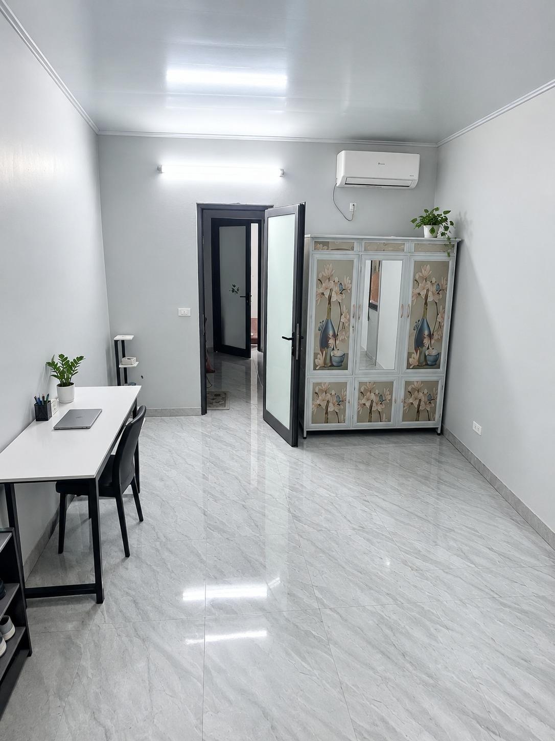 Cần cho thuê gấp căn nhà đẹp tại Đường Xuân Thủy - Dịch Vọng - Cầu Giấy, 33 m2, giá 12 triệu/tháng