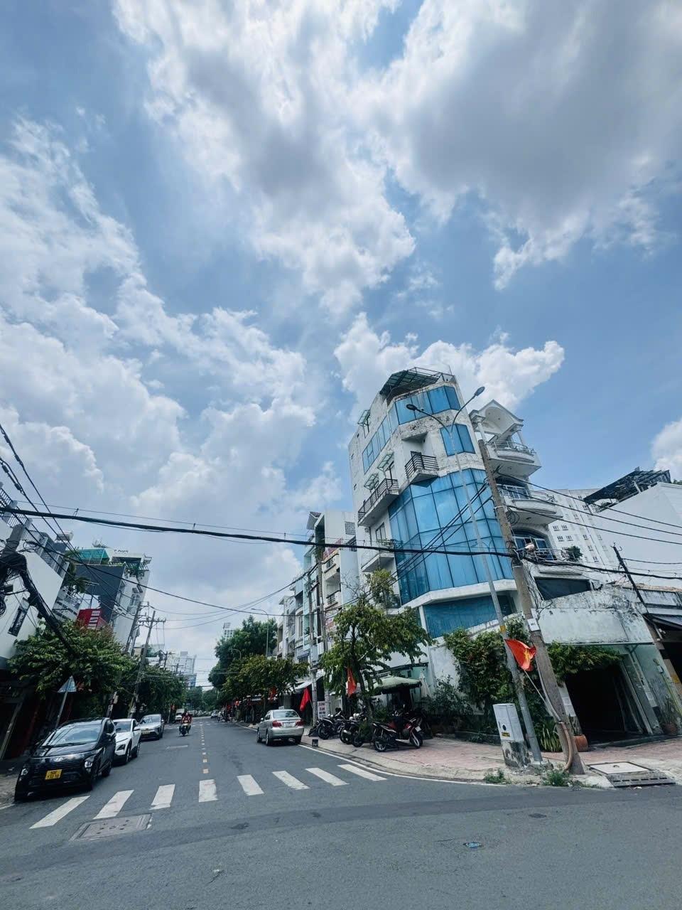 Bán nhanh nhà mặt tiền 128 m2 tại Đường Tùng Thiện Vương - 11 - Quận 8, giá 17,8 tỷ
