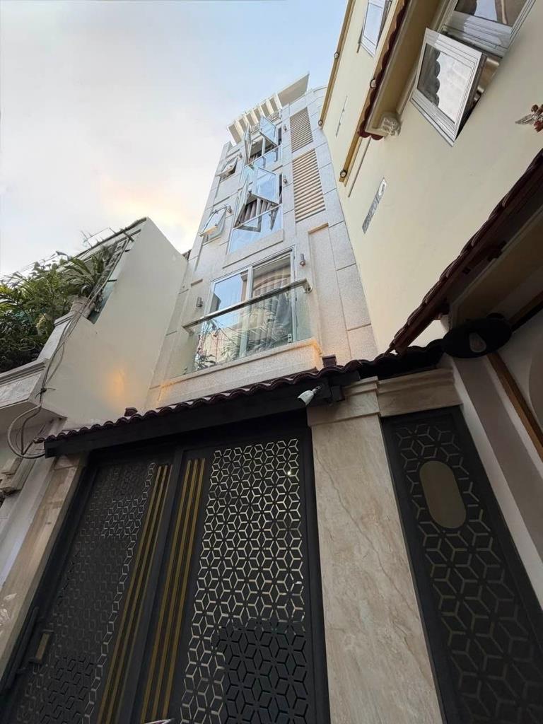 Cần bán gấp bán nhanh nhà sổ riêng 39 m2 tại Đường Huỳnh Văn Bánh - 13 - Phú Nhuận, giá 8,2 tỷ