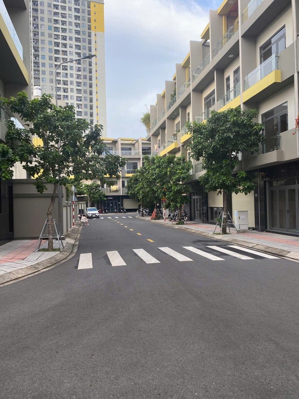 Cần bán gấp căn nhà đẹp 230 m2 tại Đường Thống Nhất - Đông Hòa - Dĩ An - Bình Dương, giá tốt