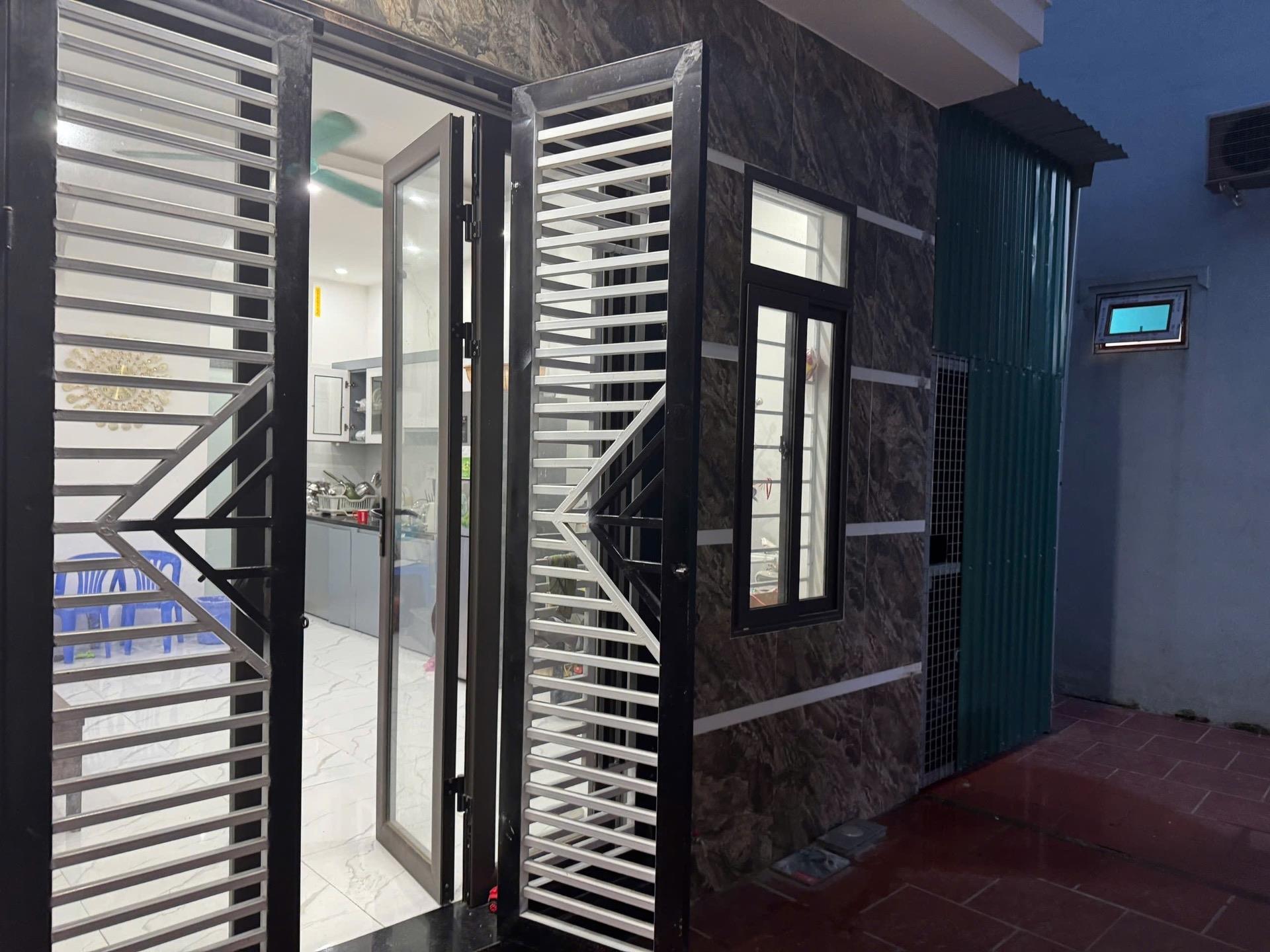 Chuyển nhượng nhà sổ riêng 32 m2, hướng Đông-Nam tại Đường An Thắng - Biên Giang - Hà Đông, giá rẻ