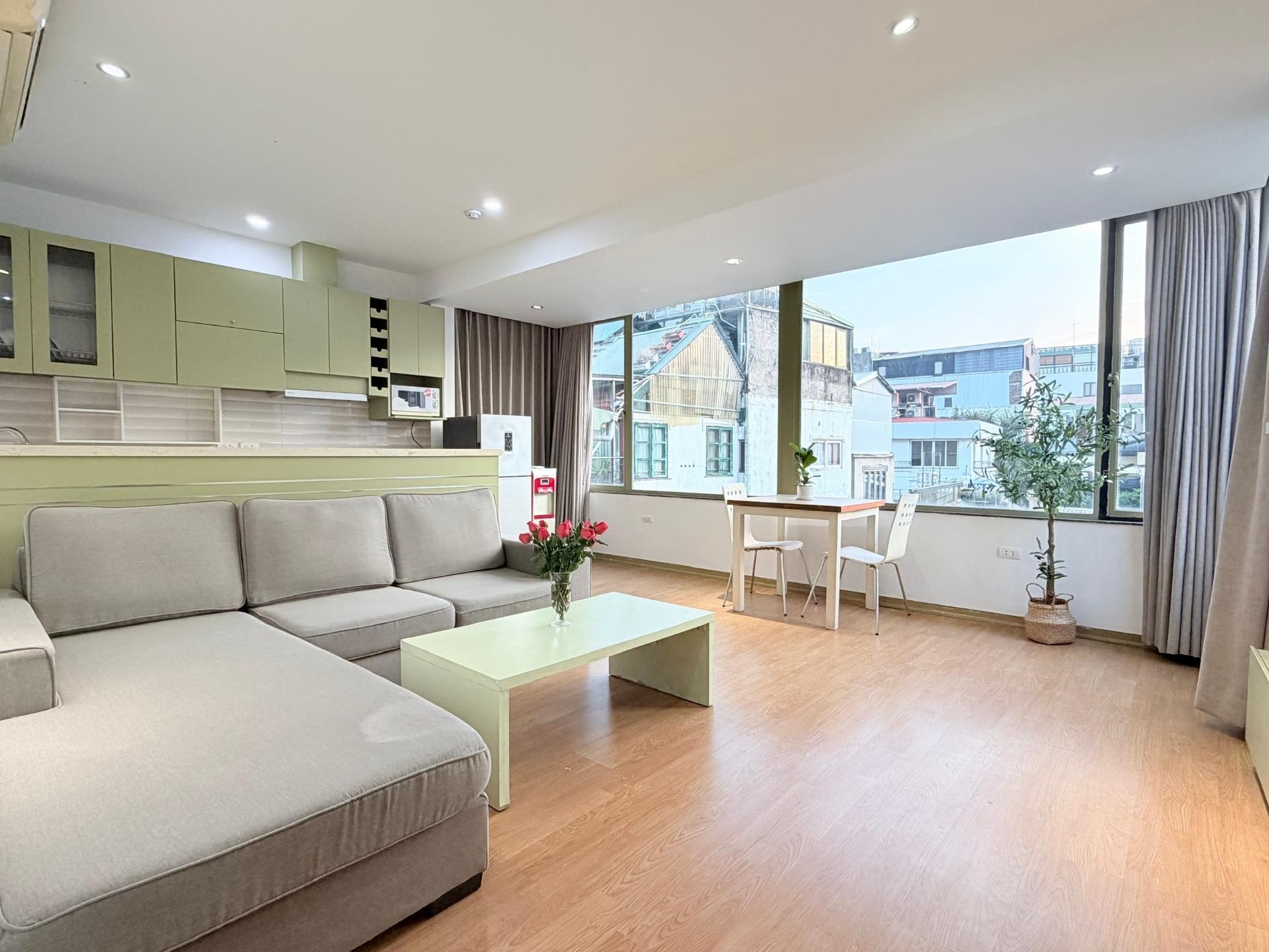 Cho thuê căn hộ 1 phòng ngủ mới khai trương rộng , đẹp, sáng tại  Tây Hồ.