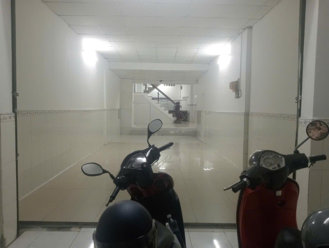 Cho thuê gấp nhà mặt phố đẹp tại Đường Nguyễn Tri Phương, 200 m2, giá 12 triệu/tháng