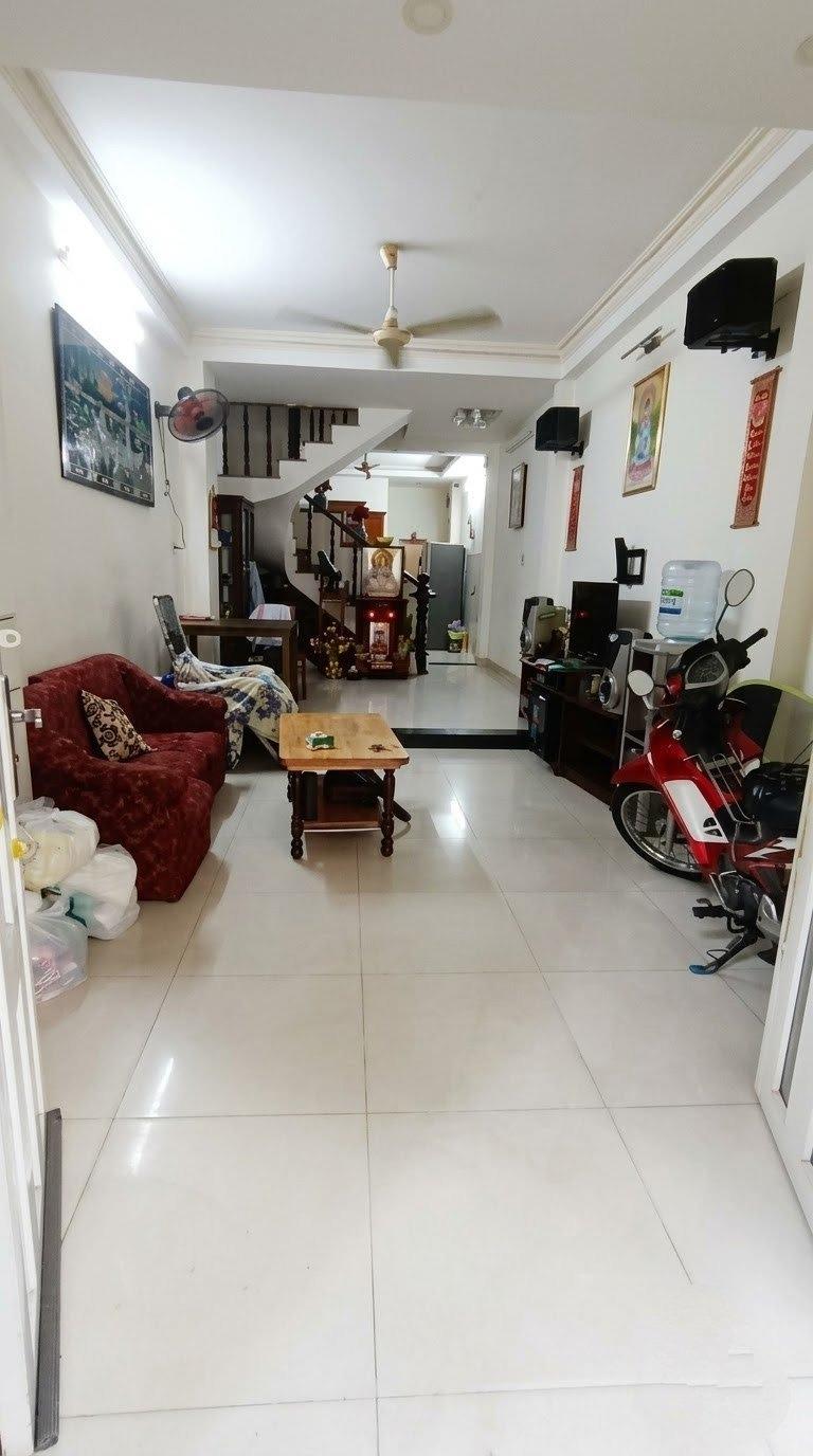 Cần bán gấp nhà riêng sổ đỏ 36 m2, hướng Đông tại Đường Tân Sơn Nhì - Tân Phú, giá 3 tỷ