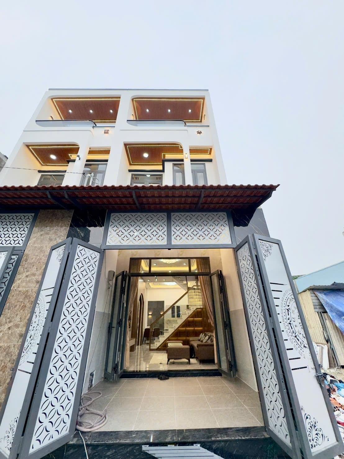 Cần bán gấp nhà sổ riêng 56 m2, hướng Đông-Nam tại Đường Thạnh Xuân 24 - Quận 12, giá 5,25 tỷ