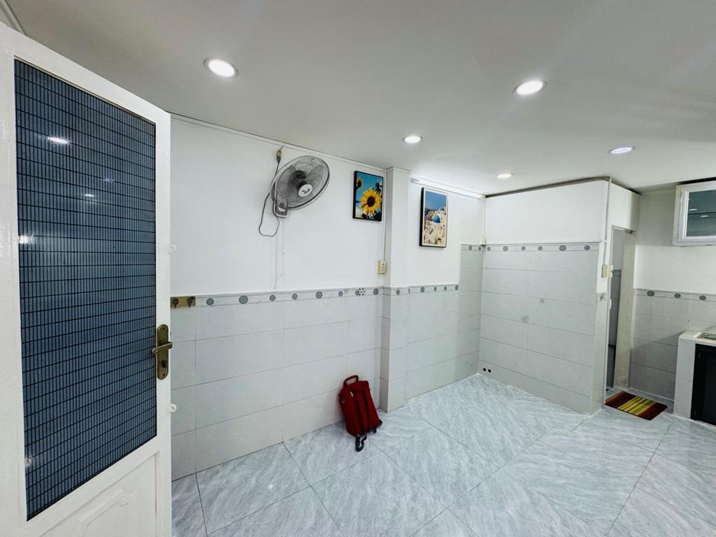 Cần bán gấp bán nhanh căn nhà đẹp 1 tầng, 35 m2, mặt tiền 100m tại Đường Tôn Đản, giá 2,3 tr
