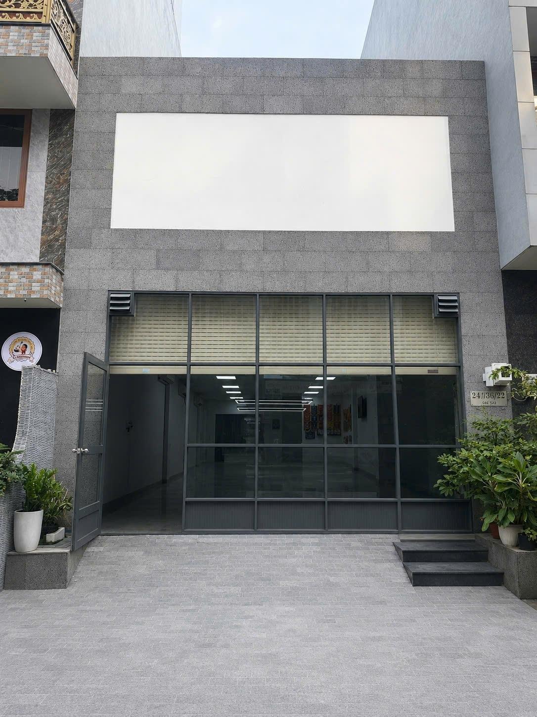 Chính chủ cho thuê mặt bằng 120m² tầng trệt — Xe tải vào, hẻm thông 3 hướng, Mã Lò, Bình Tân