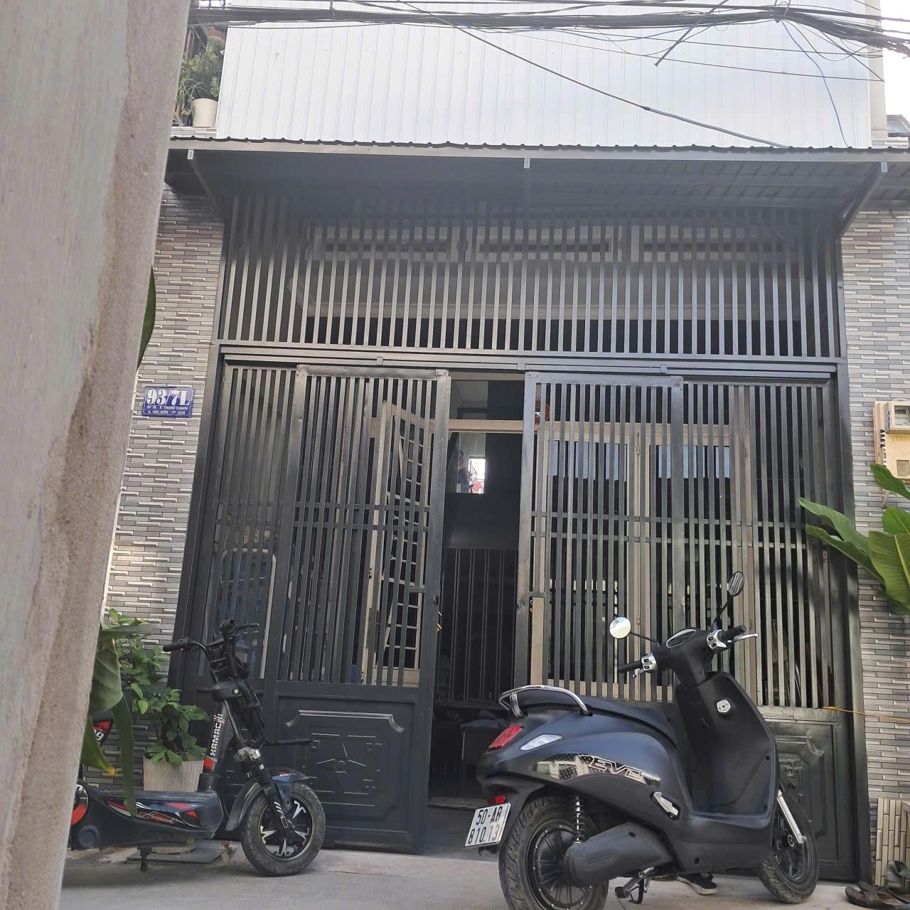 Cần bán gấp nhà shr 53 m2, hướng Đông-Bắc tại Xã Trung Chánh - Hóc Môn, giá 3,4 tỷ