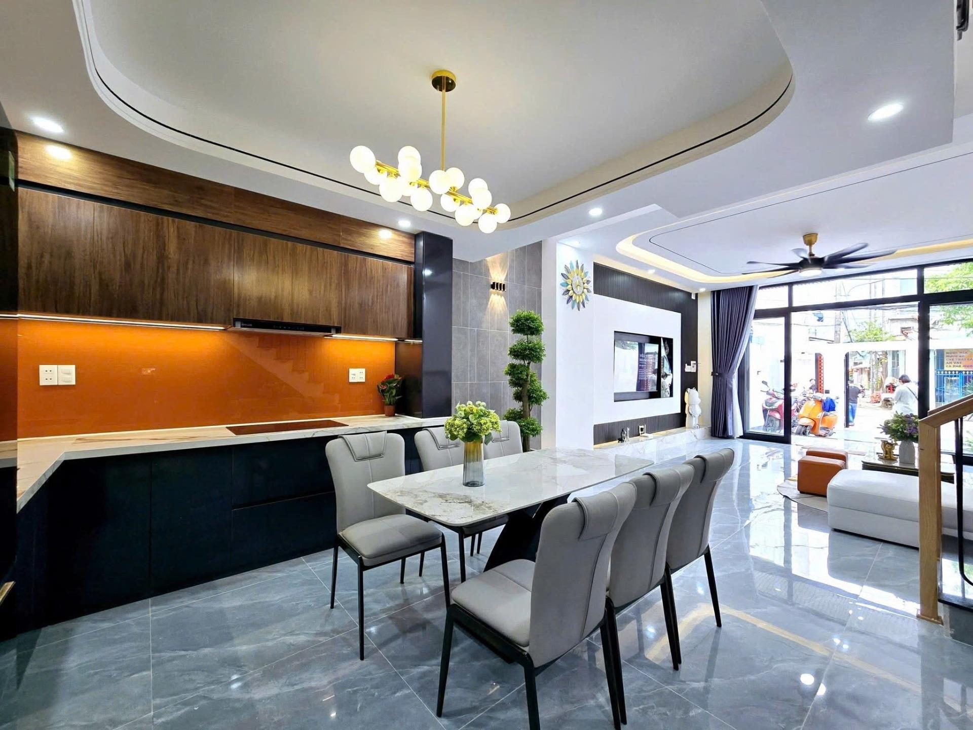 Bán nhà sổ riêng 110 m2, hướng Đông-Nam tại Đường Hoàng Văn Thái - Liên Chiểu, giá 5,2 tỷ
