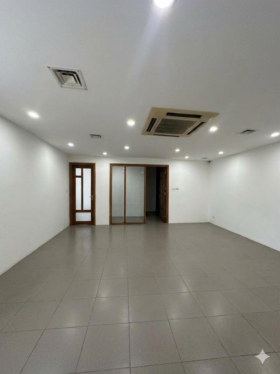 Bán nhanh nhà 30 m2 tại Đường Nguyễn Văn Huyên - Dịch Vọng - Cầu Giấy - Hà Nội, giá 7,6 tỷ