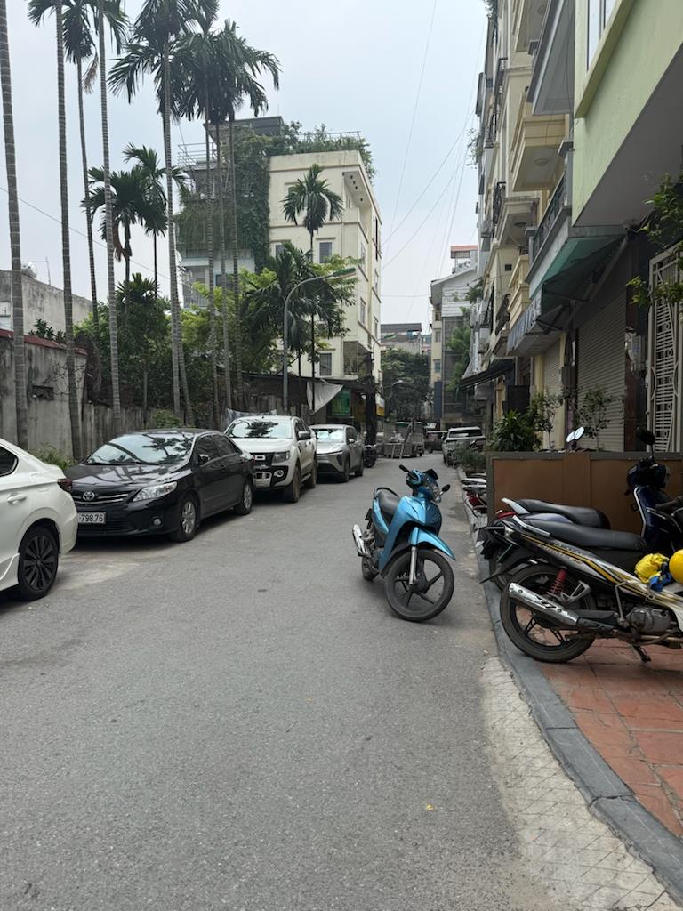 Bán miếng đất 165 m2, mặt tiền 9m, hướng Tây-Nam tại Mai Dịch - Cầu Giấy - Hà Nội, thỏa thuận